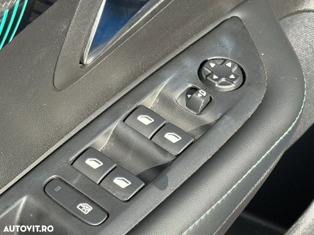 Peugeot 208 1.2 L PureTech STT EAT8 Allure - 9