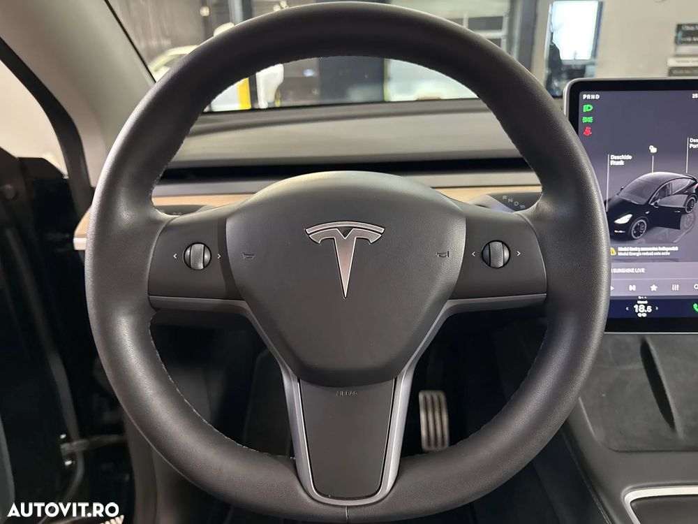 Tesla Model Y - 16