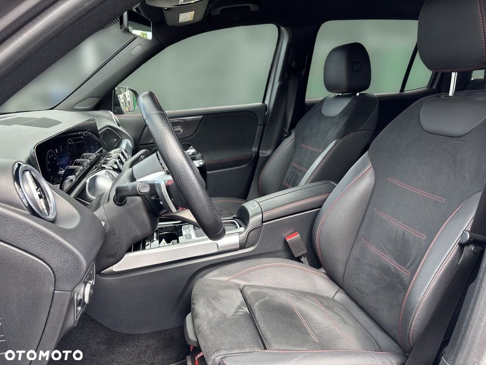 Mercedes-Benz GLB - 16