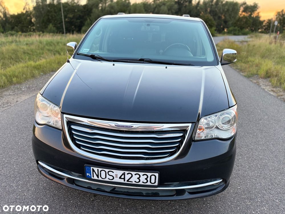 Chrysler Town & Country 3.6 Limited - 9