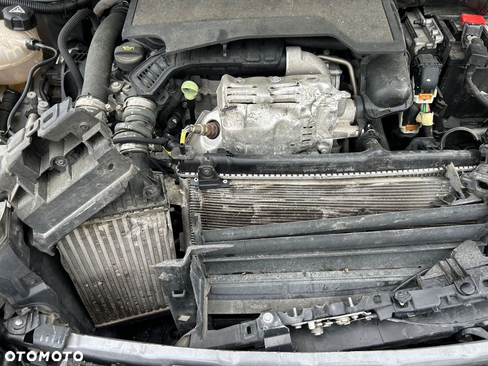 Peugeot 208 - 33