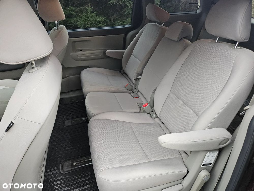 Kia Sedona - 7