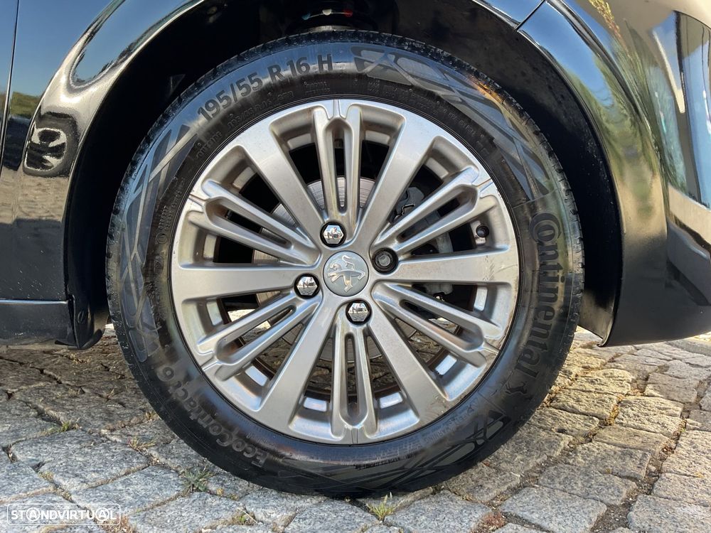 Peugeot 208 1.2 PureTech Style - 18