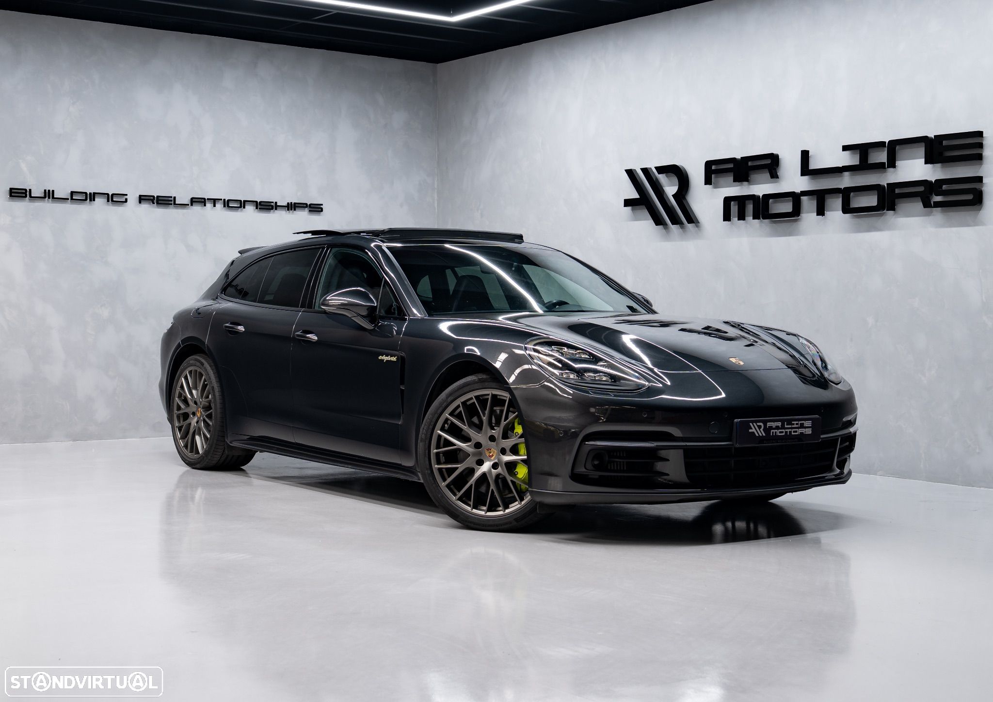 Porsche Panamera Sport Turismo 4 E-Hybrid - 1