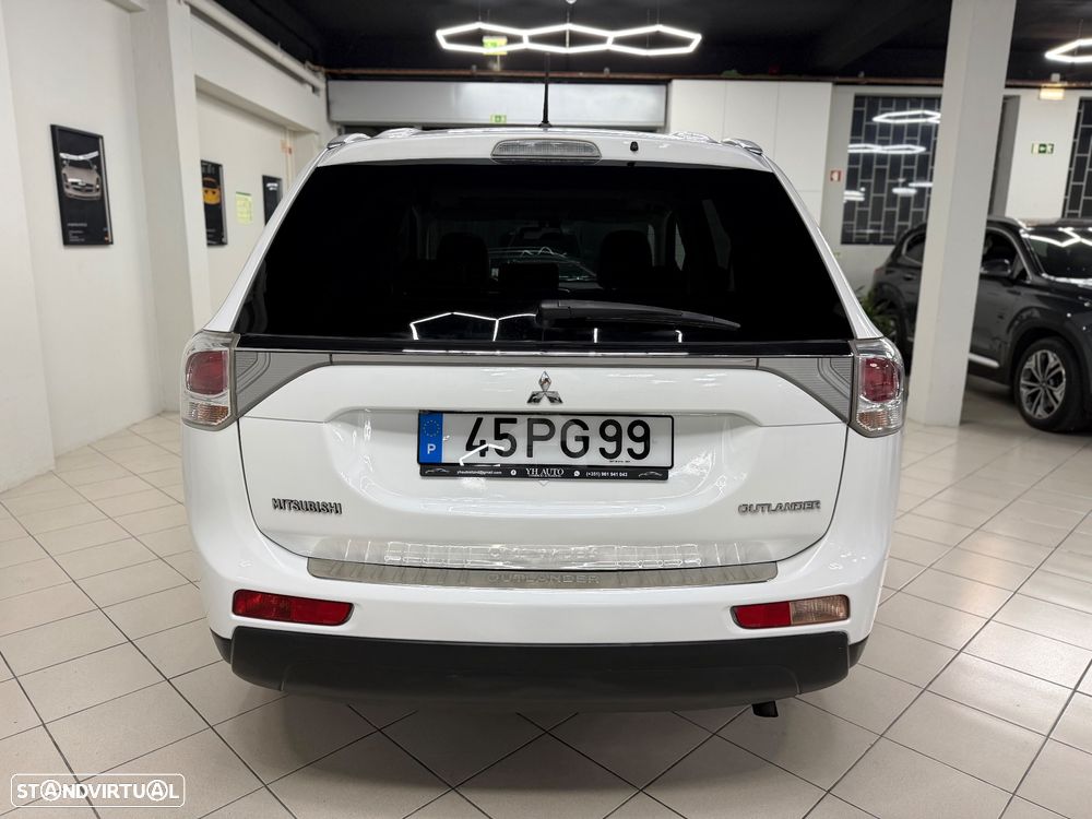 Mitsubishi Outlander 2.2 DI-D Intense - 8
