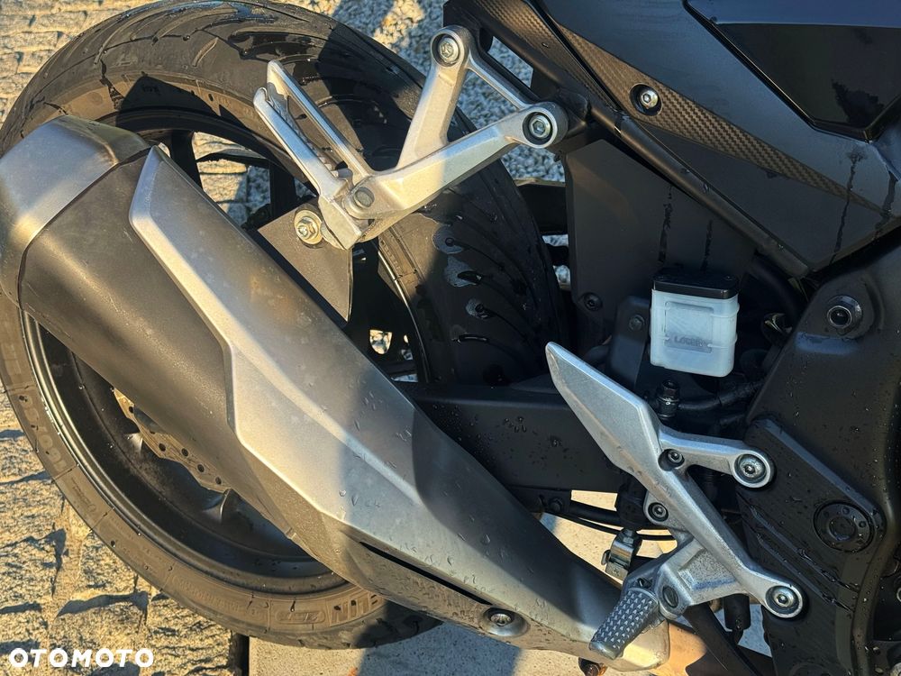 Honda CB - 12