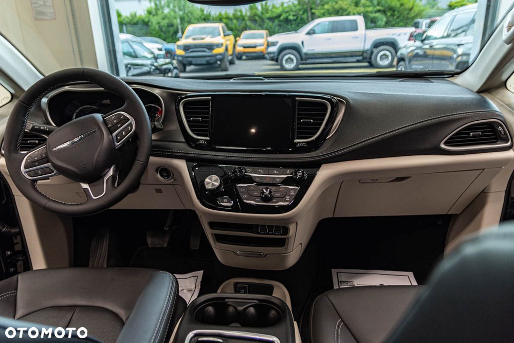 Chrysler Pacifica - 11