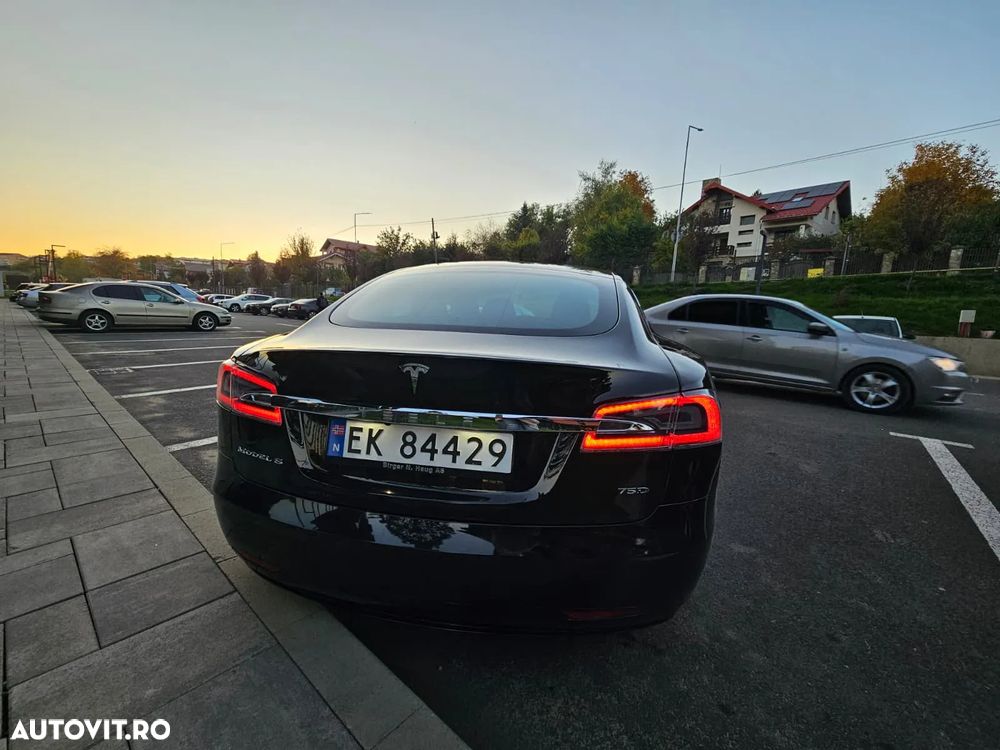 Tesla Model S - 10