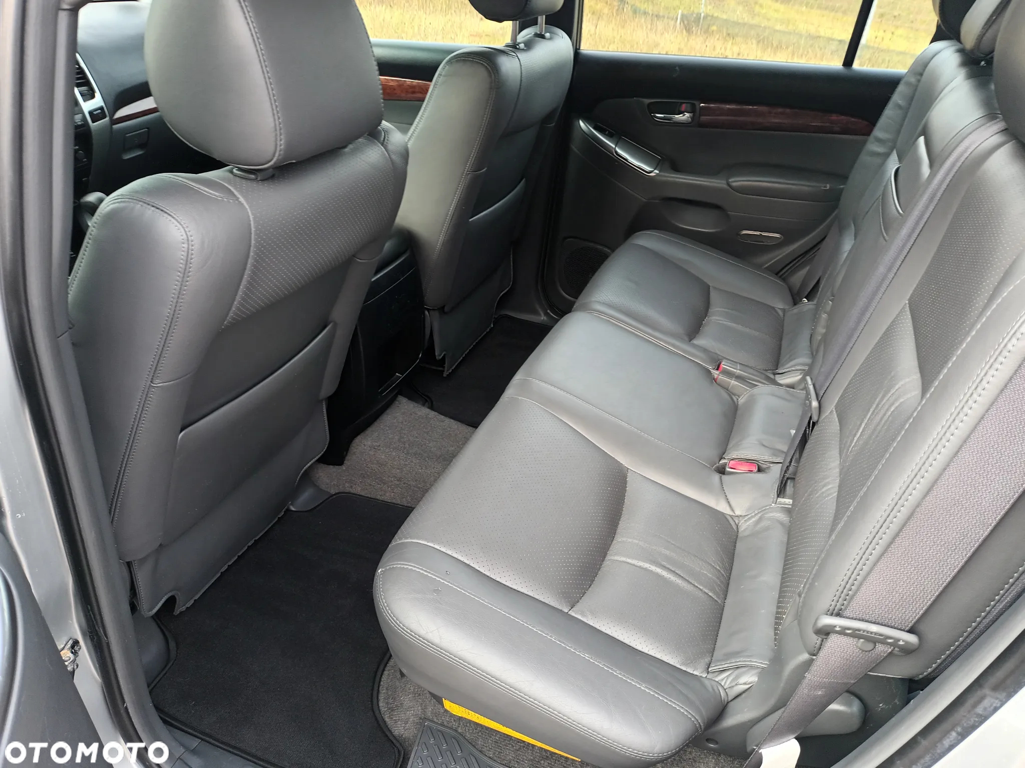 Toyota Land Cruiser - 24