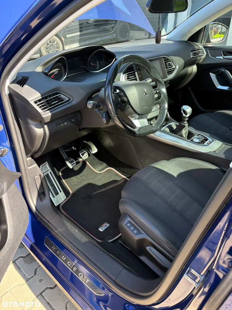 Peugeot 308 1.2 PureTech Allure S&S - 26