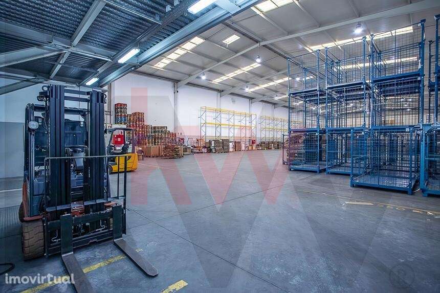 Armazém Industrial em Vialonga | Pé-direito 9m | Luminosidade Natural - Grande imagem: 2/37