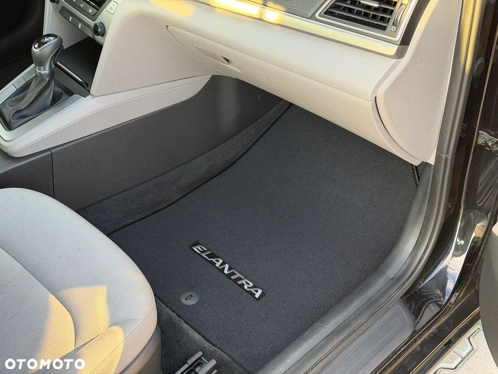Hyundai Elantra - 21