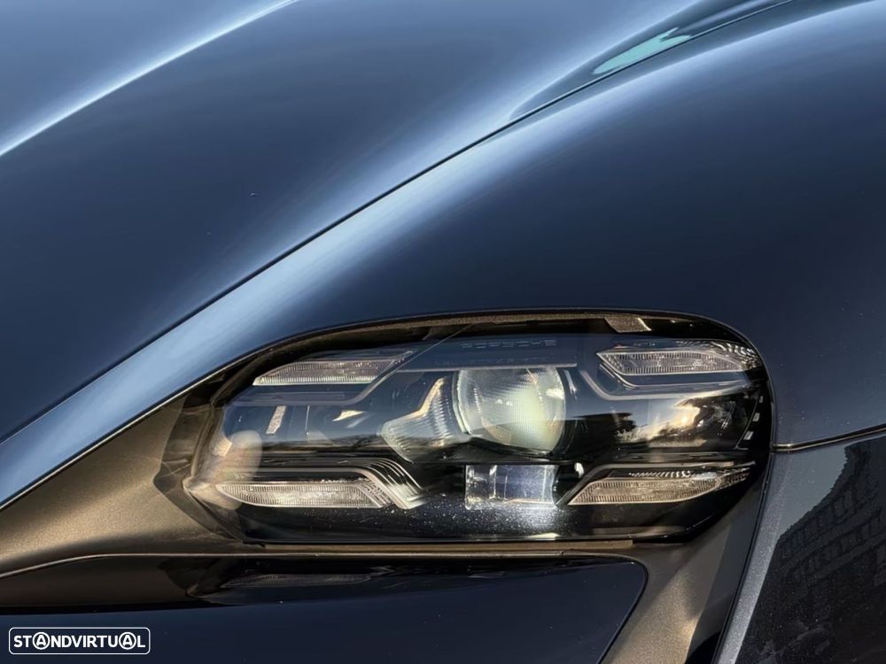 Porsche Taycan Cross Turismo - 7