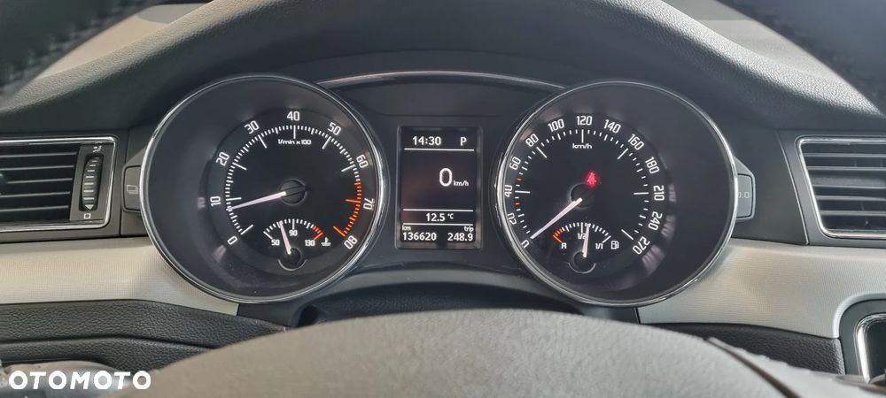 Skoda Superb 2.0 TSI Ambition DSG - 11