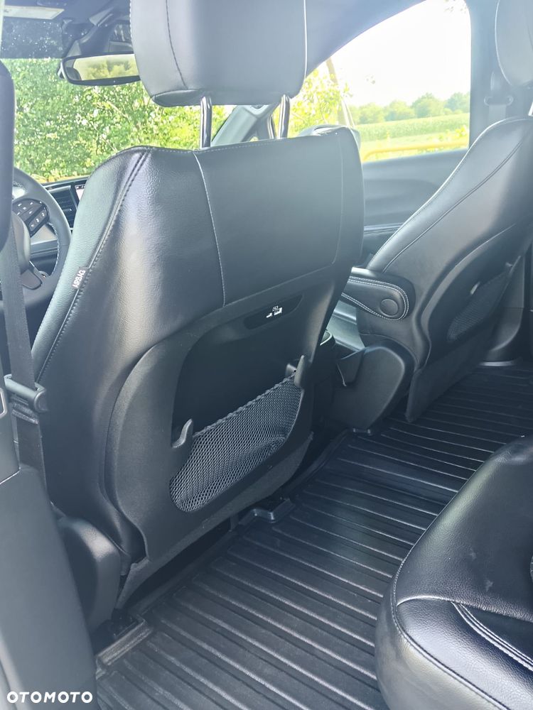Chrysler Pacifica - 11