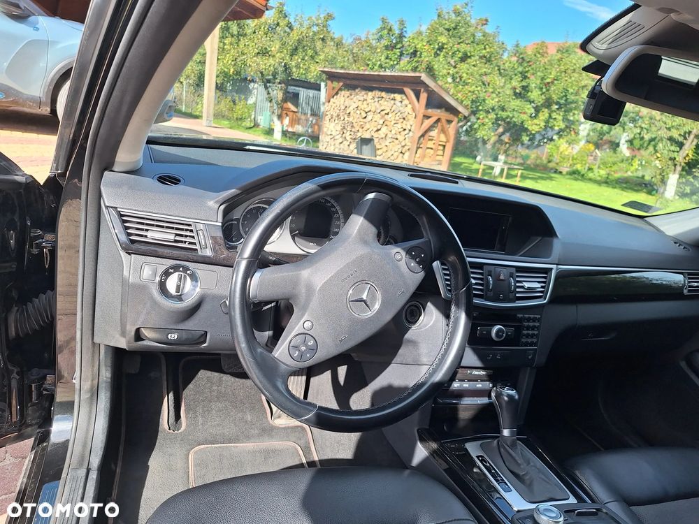 Mercedes-Benz Klasa E 250 CGI BlueEff Avantgarde - 15