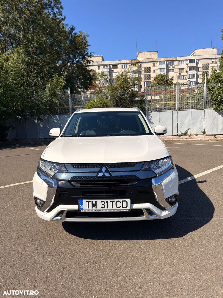 Mitsubishi Outlander 2.4 4WD - 7