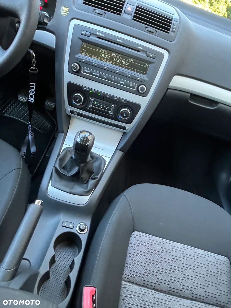 Skoda Octavia 1.6 Ambition - 38