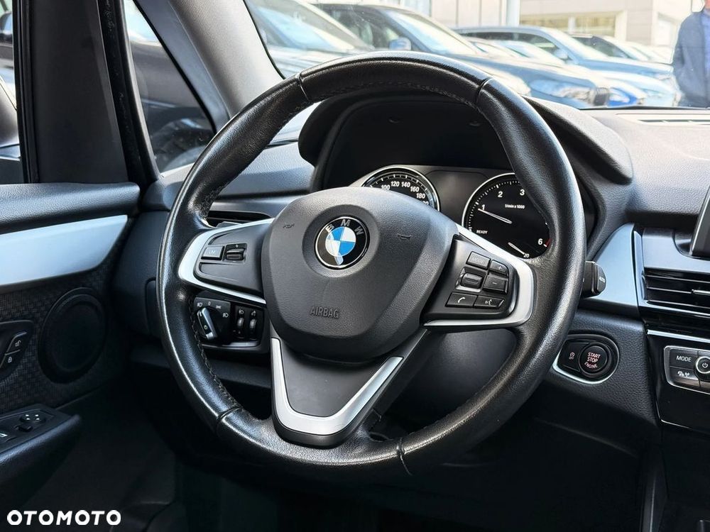 BMW Seria 2 218d - 9