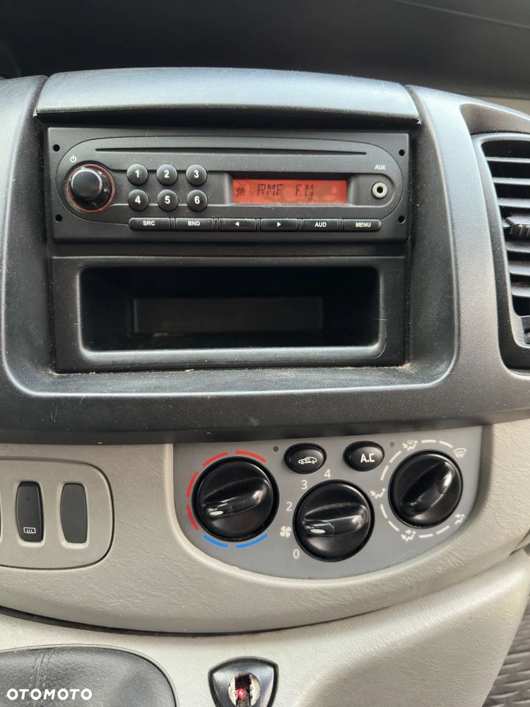 Renault TRAFIC - 11