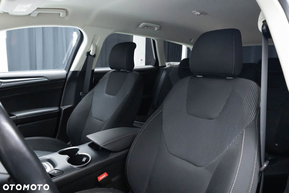 Ford Mondeo 2.0 Hybrid Titanium - 23
