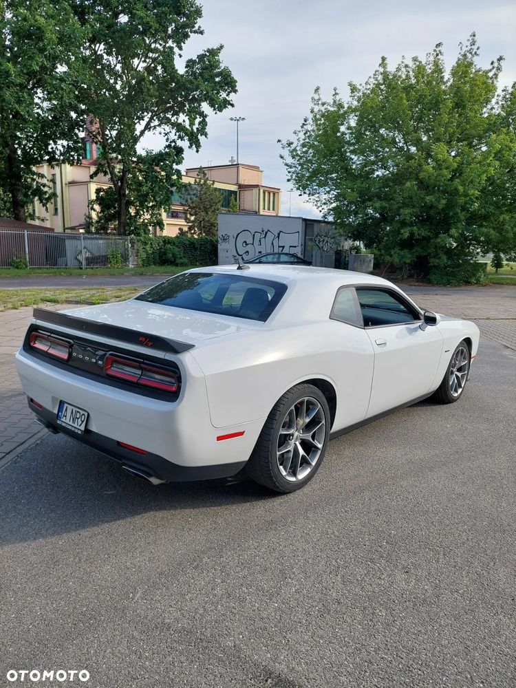 Dodge Challenger - 11