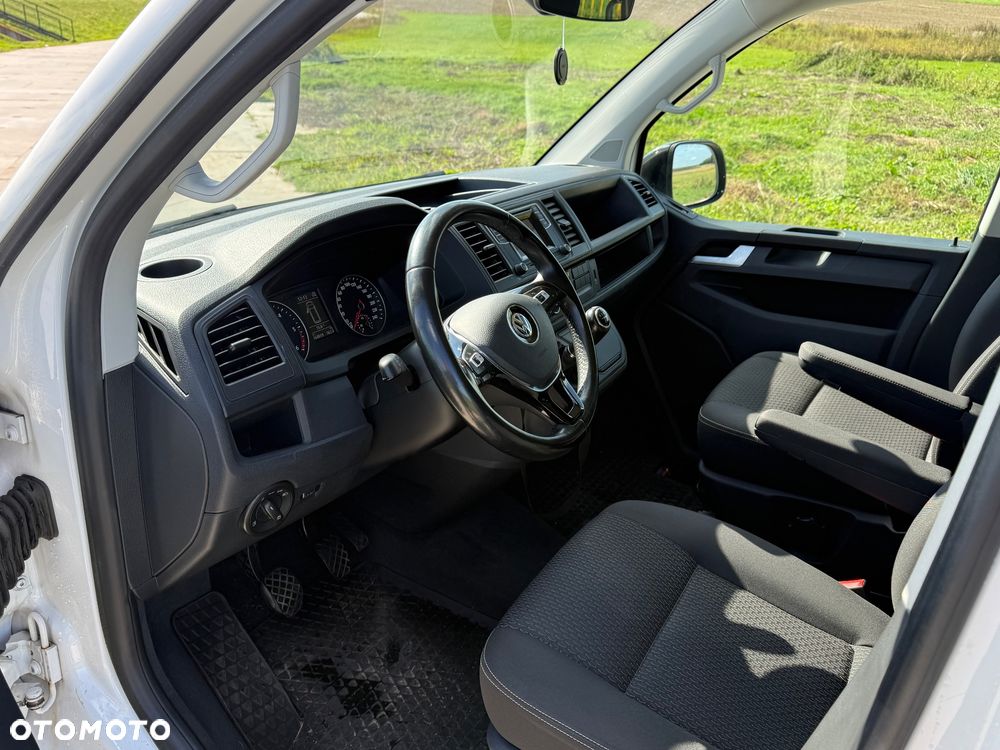 Volkswagen Multivan - 25