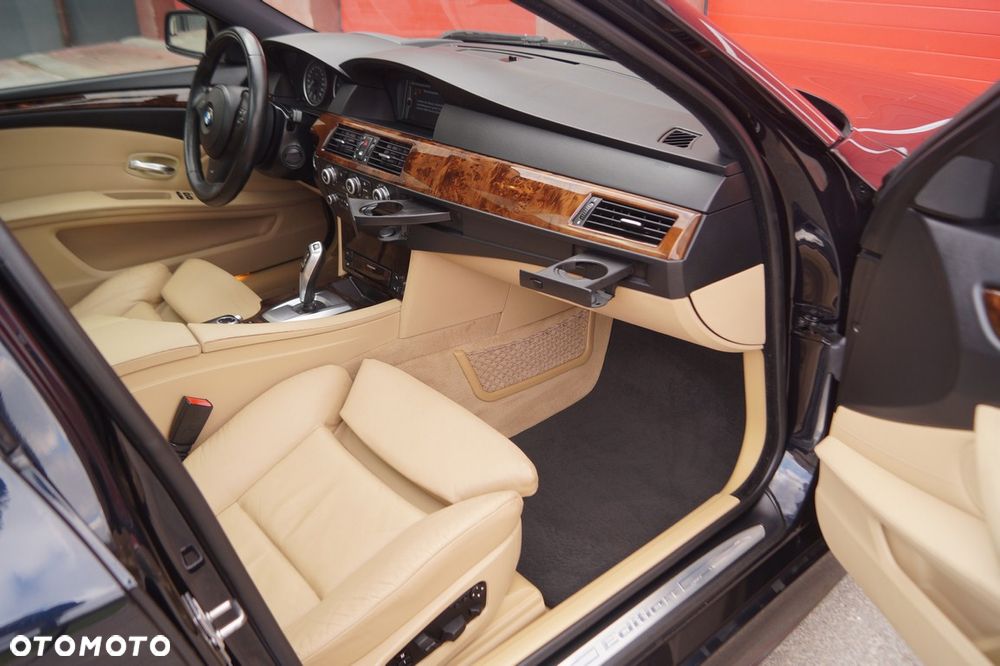 BMW Seria 5 525d Edition Sport - 30