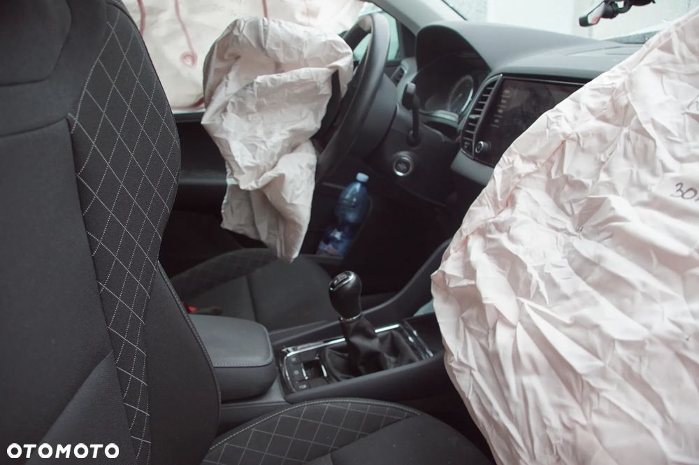 Auto na części - Skoda Karoq 1.6 TDI 115 KM DGTE TKK LS9R 130 TYS. KM 2018R Silnik Skrzynia Drzwi Lusterko Klapa Lampa Szyba Felga Deska Kokpit Moduł Licznik Radio Fotel Zderzak Chłodnica Błotnik Zawieszenie Turbina Wtryski Intercooler Kompletne Części Rozbiórka - 14