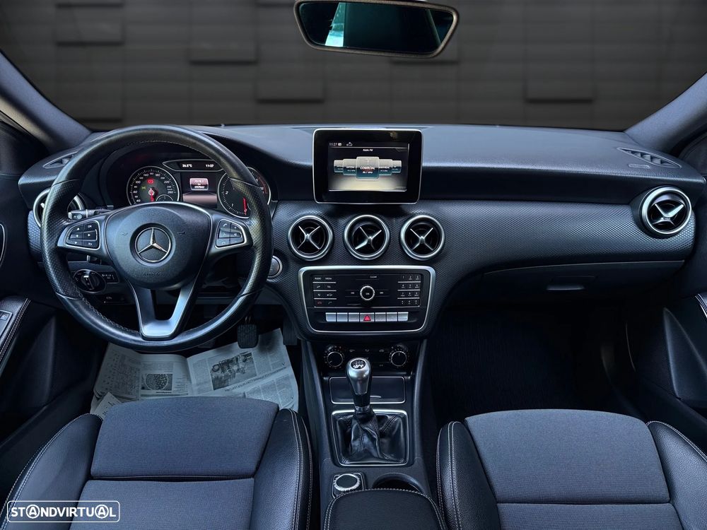 Mercedes-Benz A 180 d AMG Line - 11