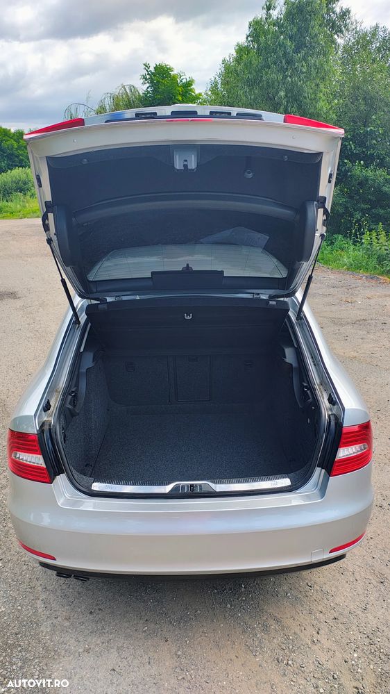 Skoda Superb 2.0 TDI Ambition - 8