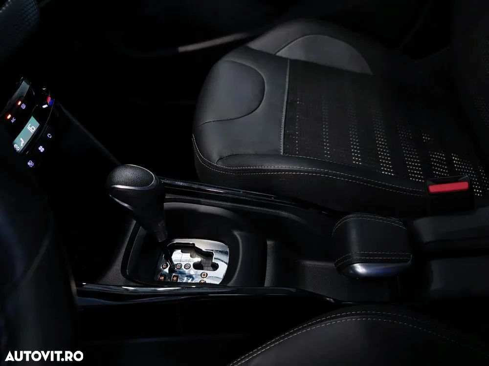 Peugeot 2008 1.2 PureTech Turbo EAT6 S&S Allure - 19