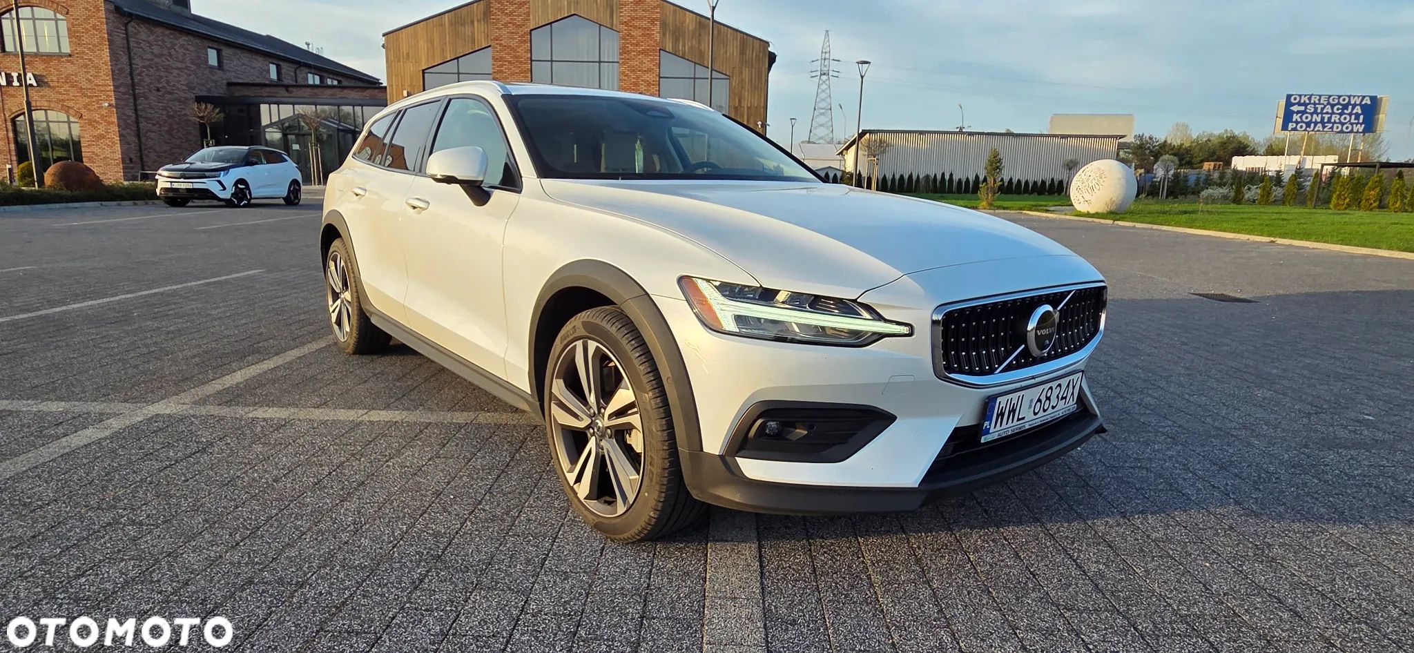 Volvo V60 Cross Country B5 B AWD Plus - 1