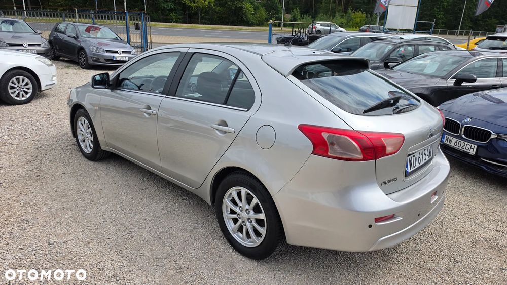 Mitsubishi Lancer 1.6 Invite - 12