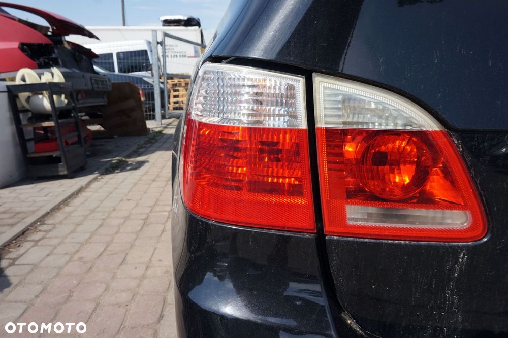 LAMPA TYLNA LEWA 5 E61 KOMBI 63217165825 7165825 BMW 2003-2007 - 2