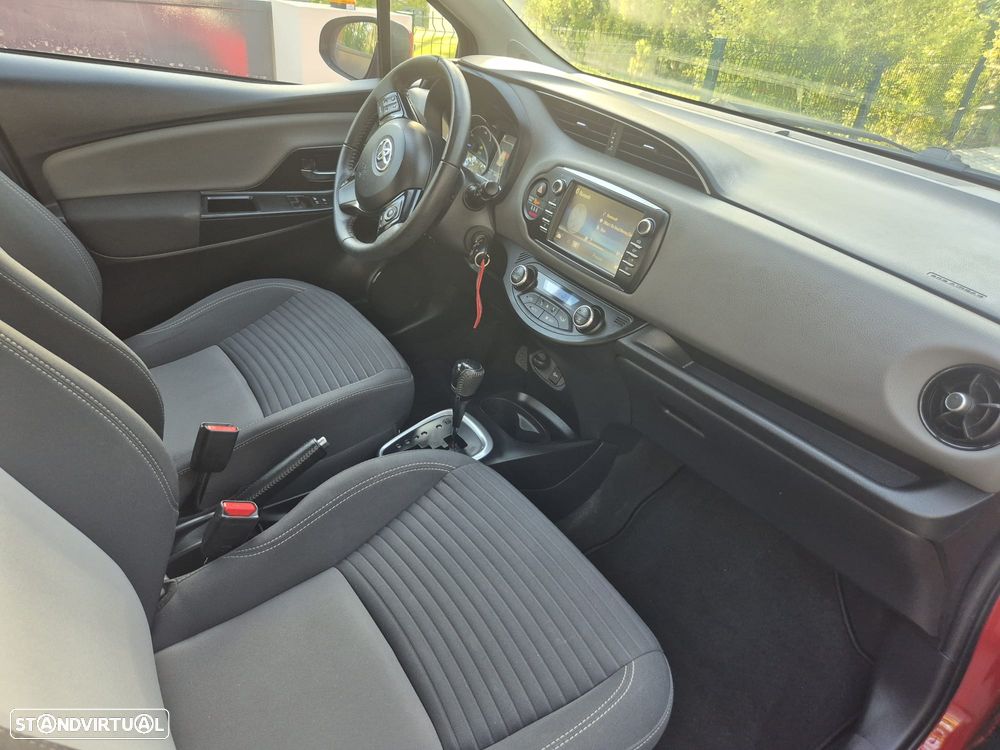 Toyota Yaris 1.5 HSD Square Collec.Cement - 7