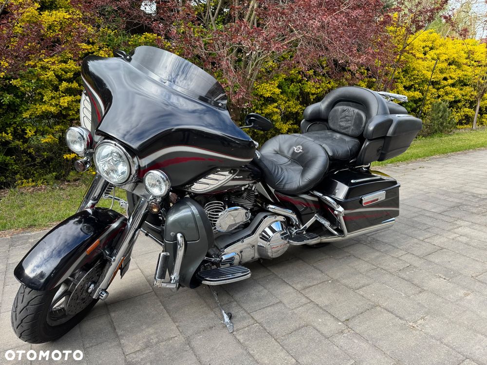 Harley-Davidson FLHTCU Ultra - 1