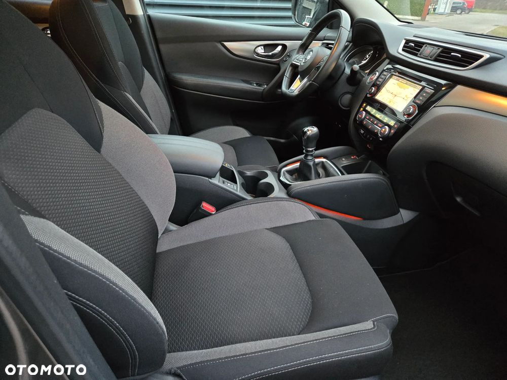 Nissan Qashqai 1.3 DIG-T N-WAY - 25