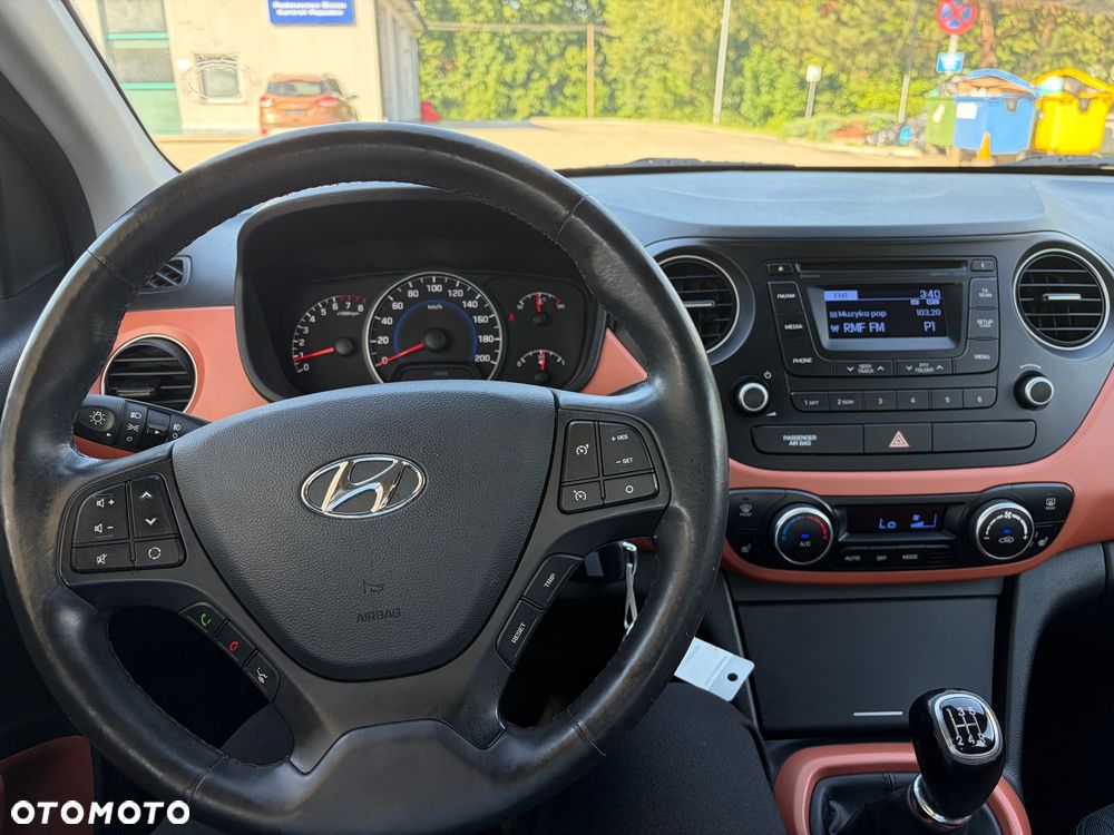 Hyundai i10 1.2 Fifa World Cup Edition - 17