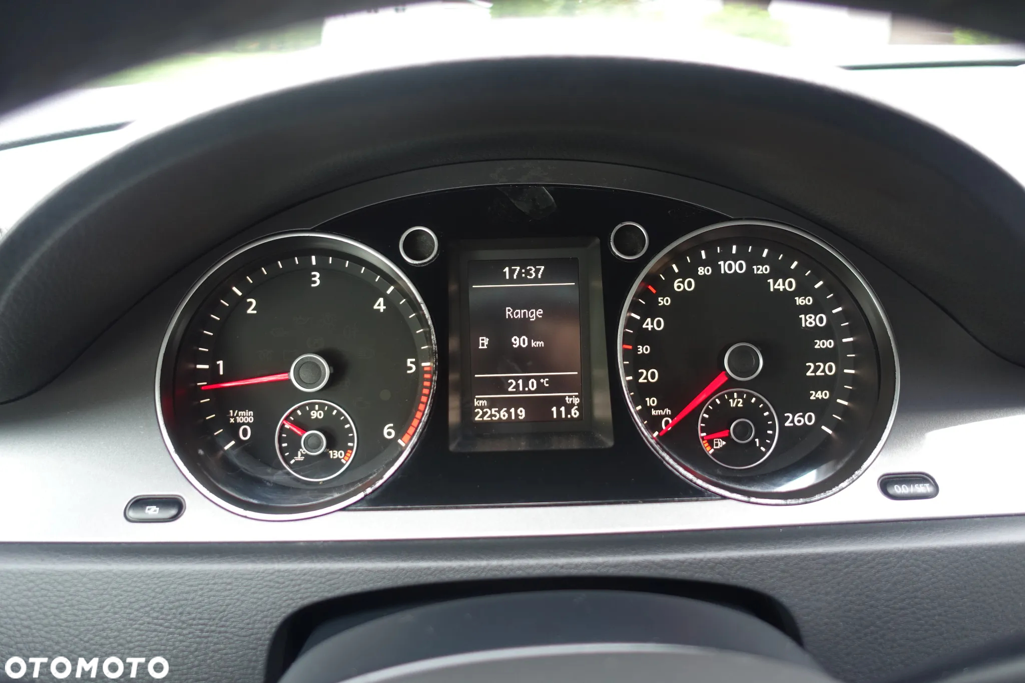 Volkswagen Passat 2.0 TDI DPF BlueMot Comfortline - 28