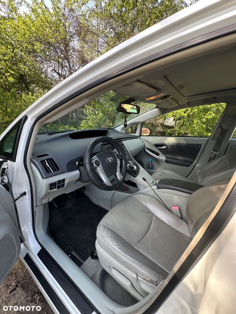 Toyota Prius 1.8 HSD Premium - 6