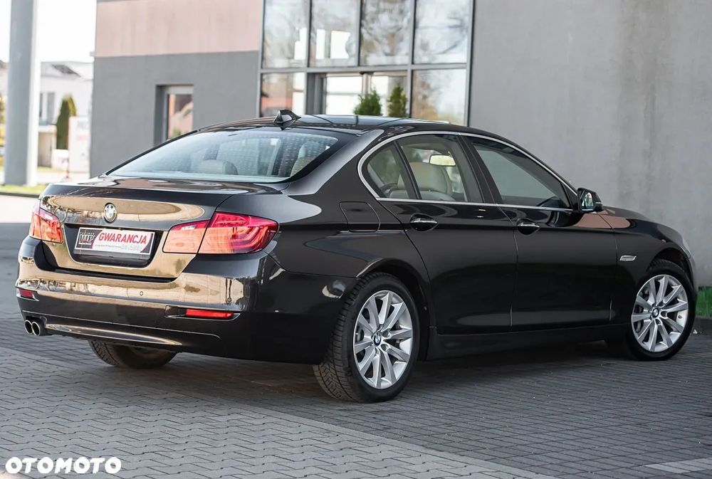 BMW Seria 5 525d Sport-Aut Luxury Line - 38