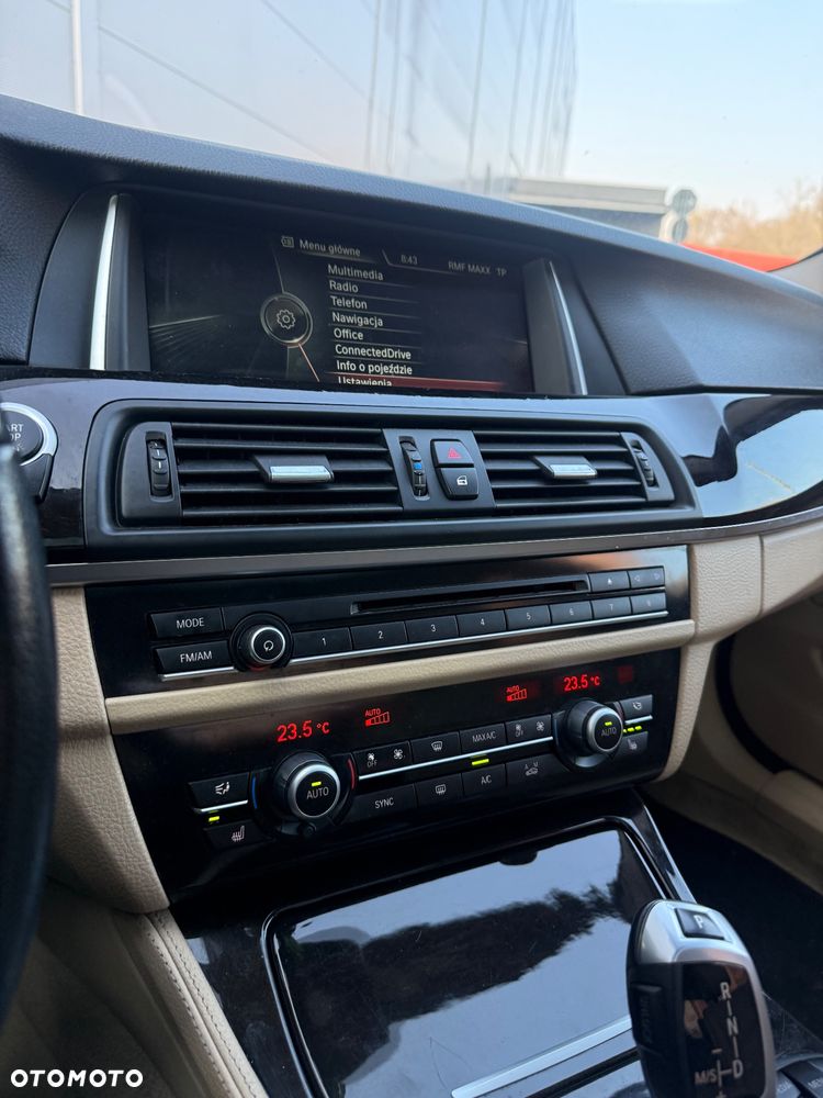 BMW Seria 5 528i xDrive Sport-Aut Luxury Line - 33