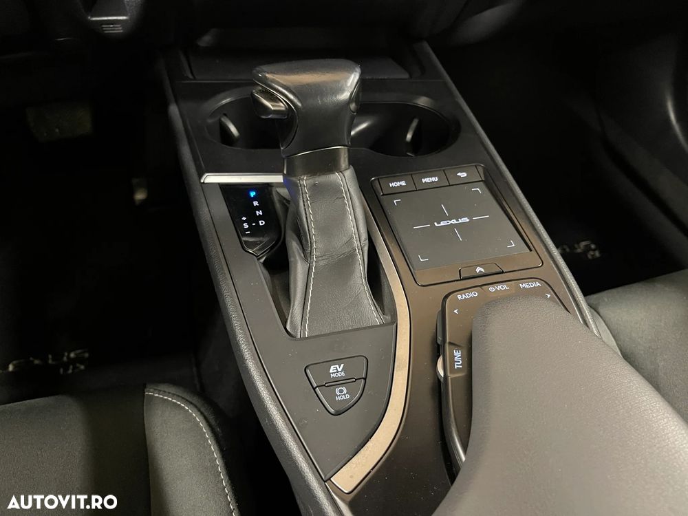 Lexus UX 250h Business Edition - 19