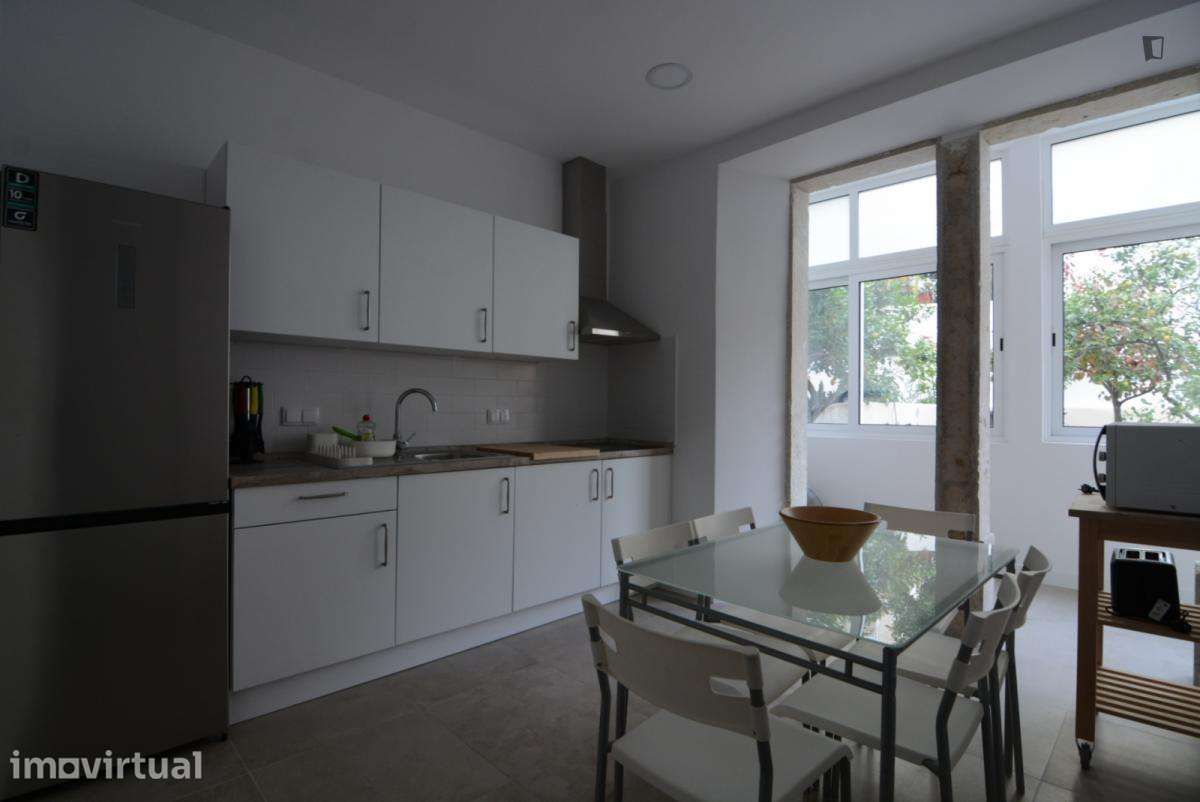 Quarto - localizado em Picoas Lisbon - Grande imagem: 3/4