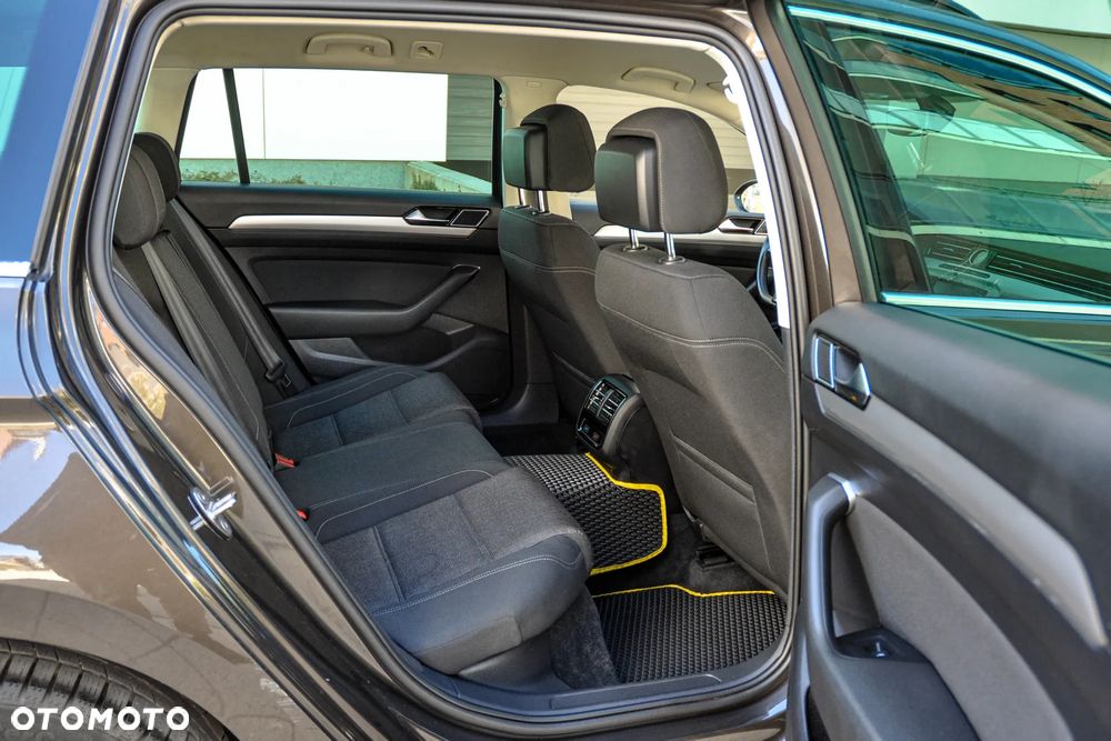 Volkswagen Passat - 13
