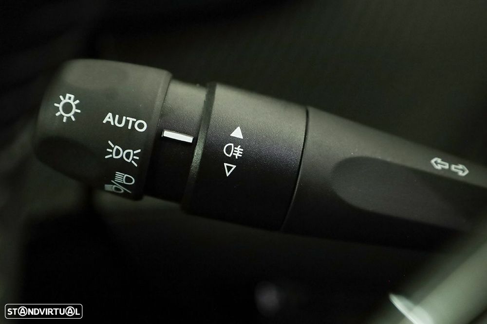 Peugeot 2008 1.2 PureTech Allure - 17
