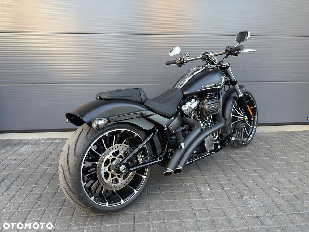 Harley-Davidson Softail Breakout - 5
