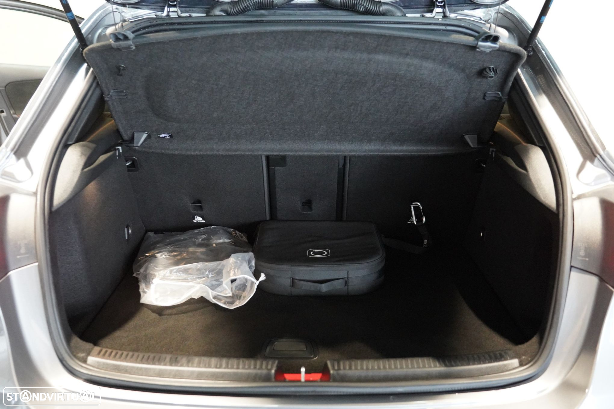 Mercedes-Benz A 250 e AMG Line - 28