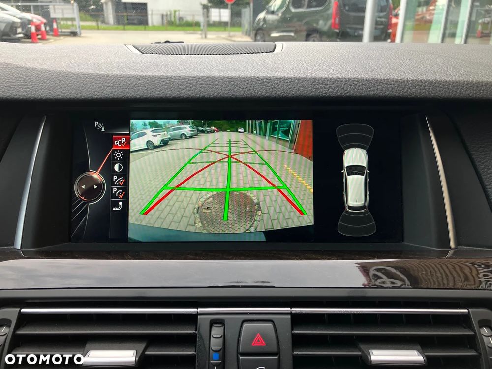 BMW Seria 5 530d xDrive Luxury Line - 28